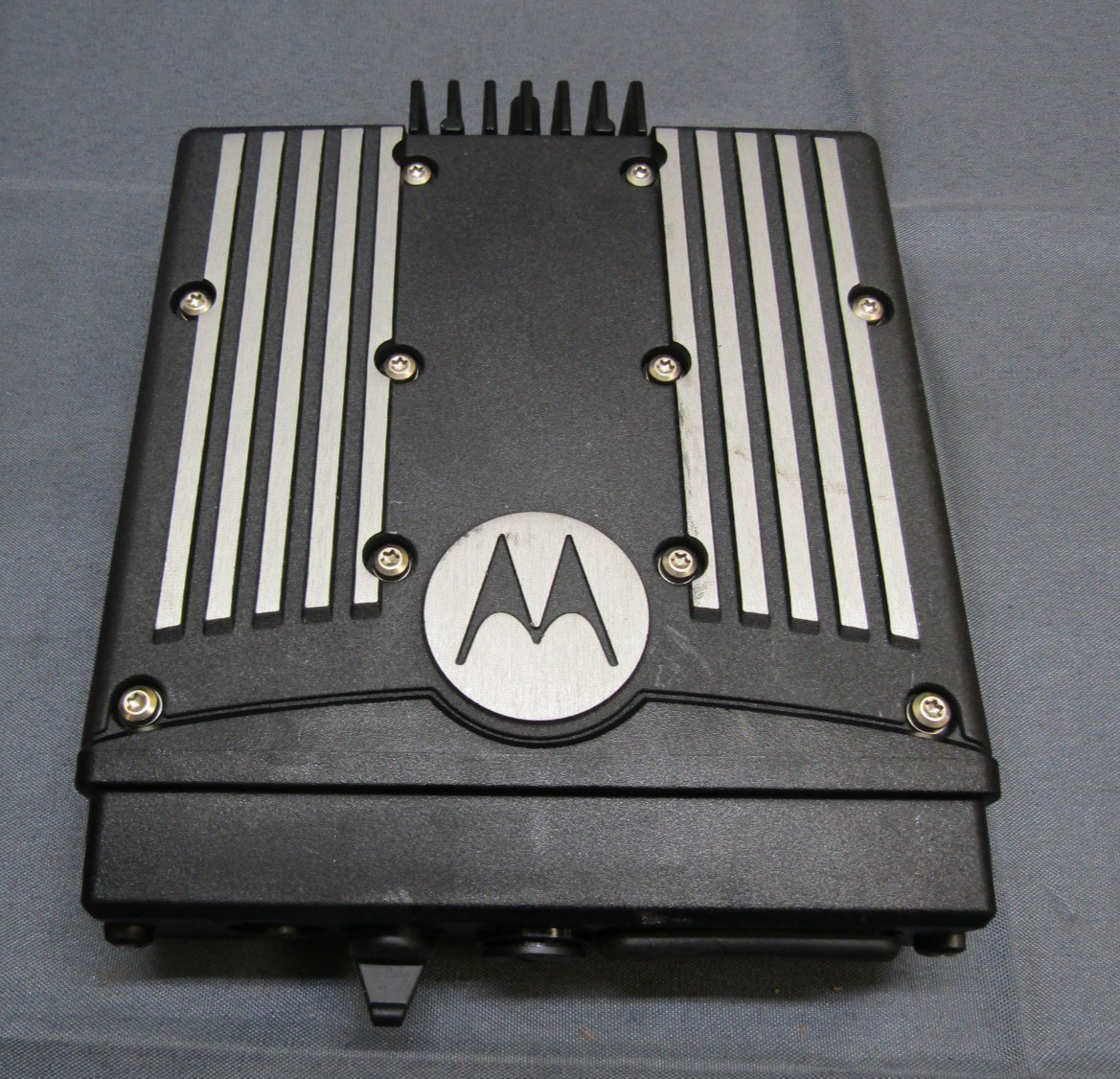 Motorola XTL2500 450-520 MHz UHF Remote Head Two Way Radio M21SSM9PW1AN