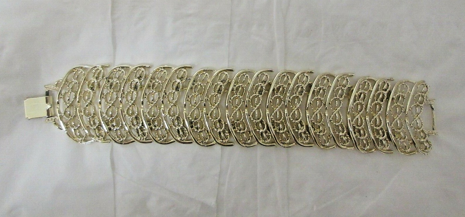 Vintage Wide Open Work Gold Tone Link Bracelet 7 1/2"