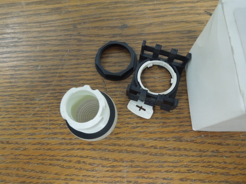 Cutler-Hammer E22H5 Indicating Light White Plastic Lens New Surplus