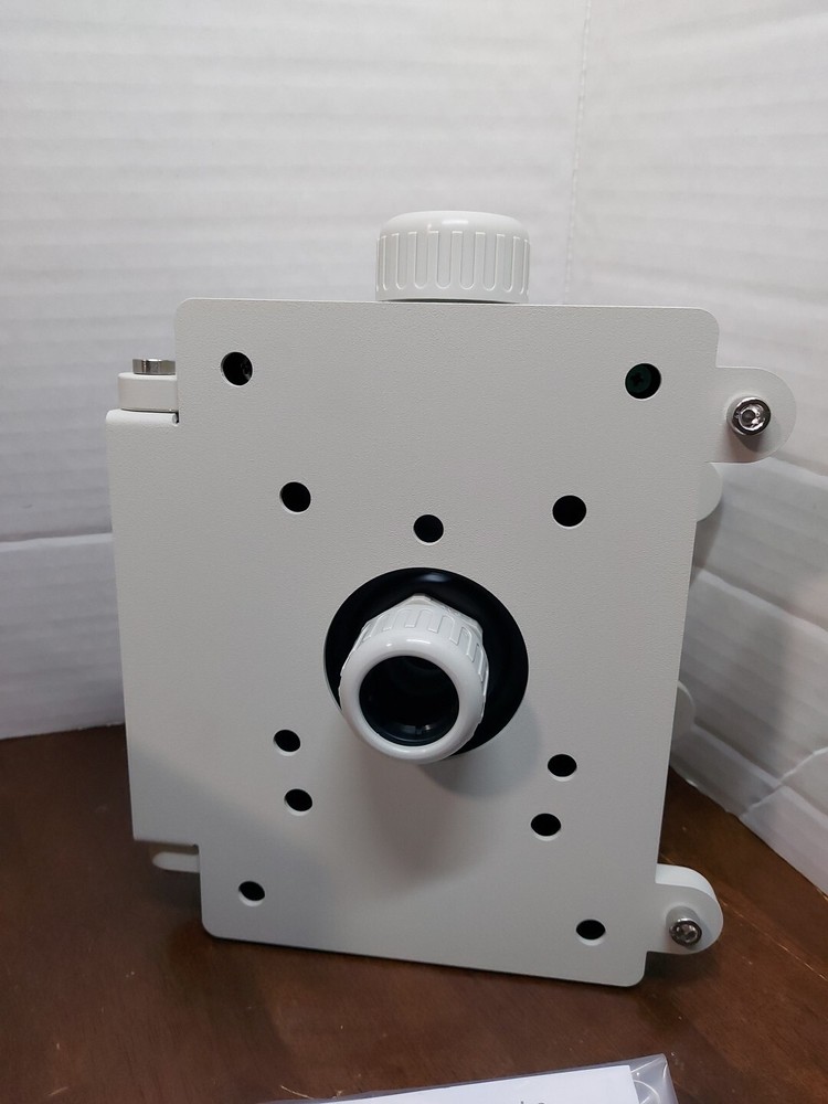 NOS Vivotek AM-711 V01 Junction Mounting Box