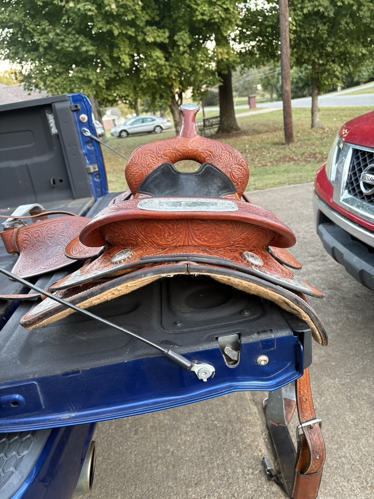 15” Circle Y Gladewater Show Saddle