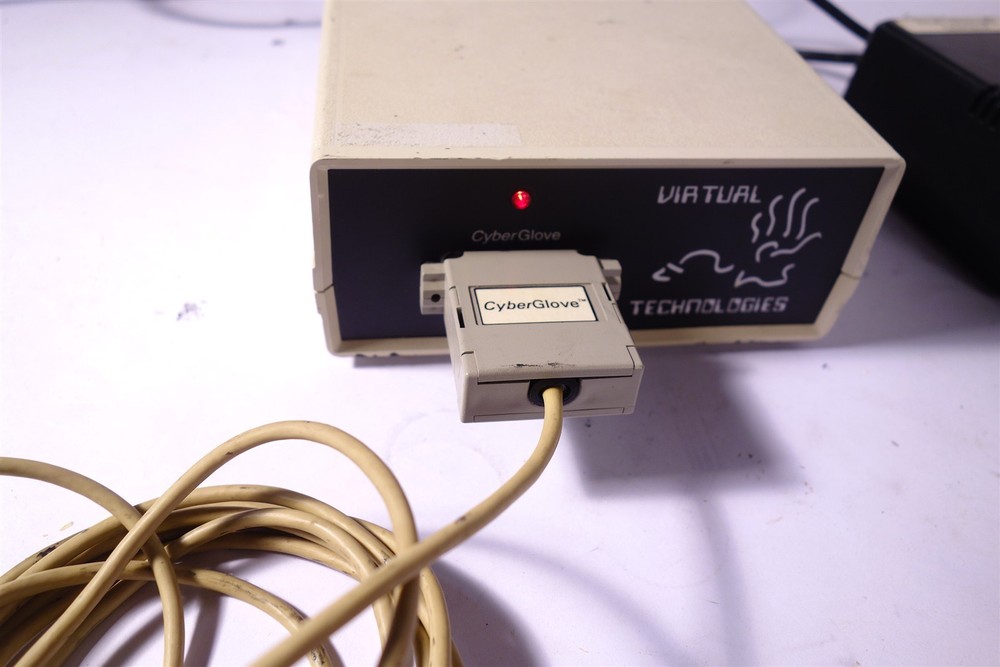 Virtual Technologies Cyber Glove Vintage Interface SGI IRIS Immersion Reality