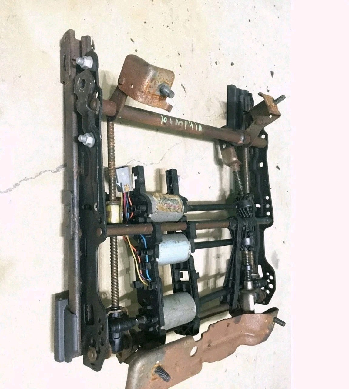 O6-08 CHEVY IMPALA/MONTE CARLO ADJUSTABLE DRIVERSIDE SEAT TRACK 🎈FULLY TESTED