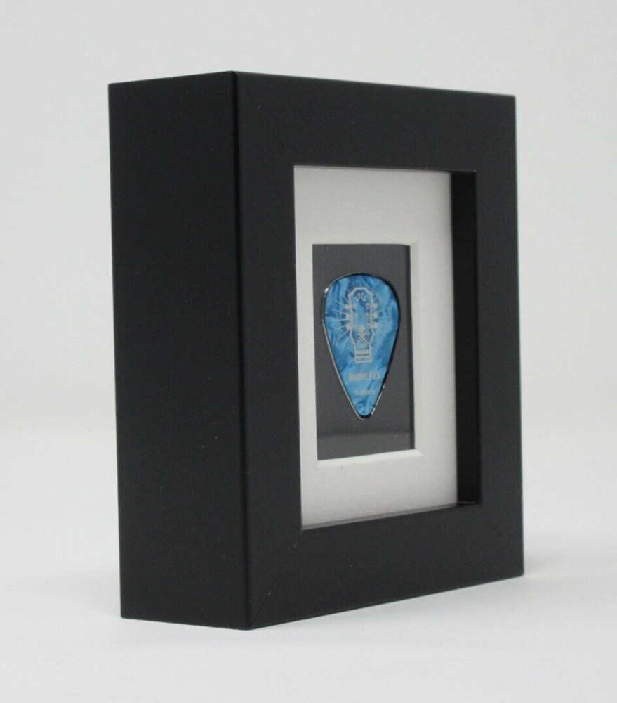 1 GUITAR PICK (NOT INCLUDED) SMALL DISPLAY FRAME