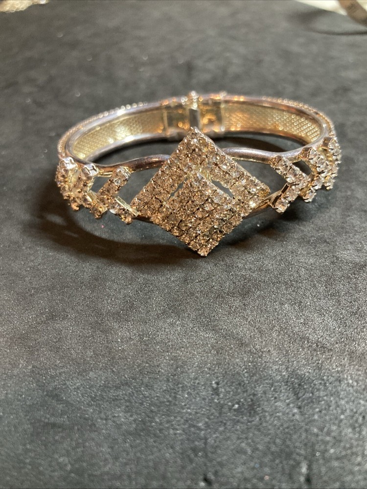 Vintage Rhinestone Bangle Bracelet Hinged 7” B147