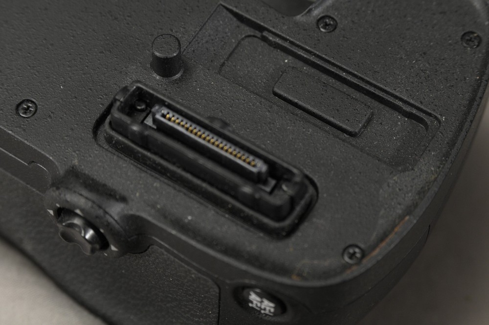 Nikon MB-D14