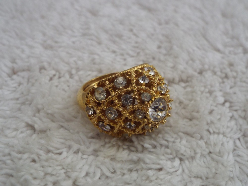 Goldtone Rhinestone Ring ~ Size 6-7 (K5)