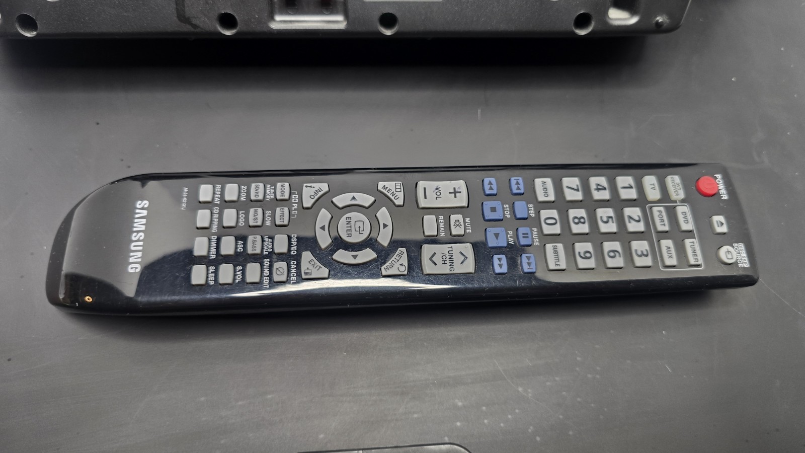 Samsung HT-Z520 5 Disk CD/DVD Home Theater System (Tested, 5 Speakers + Wire)