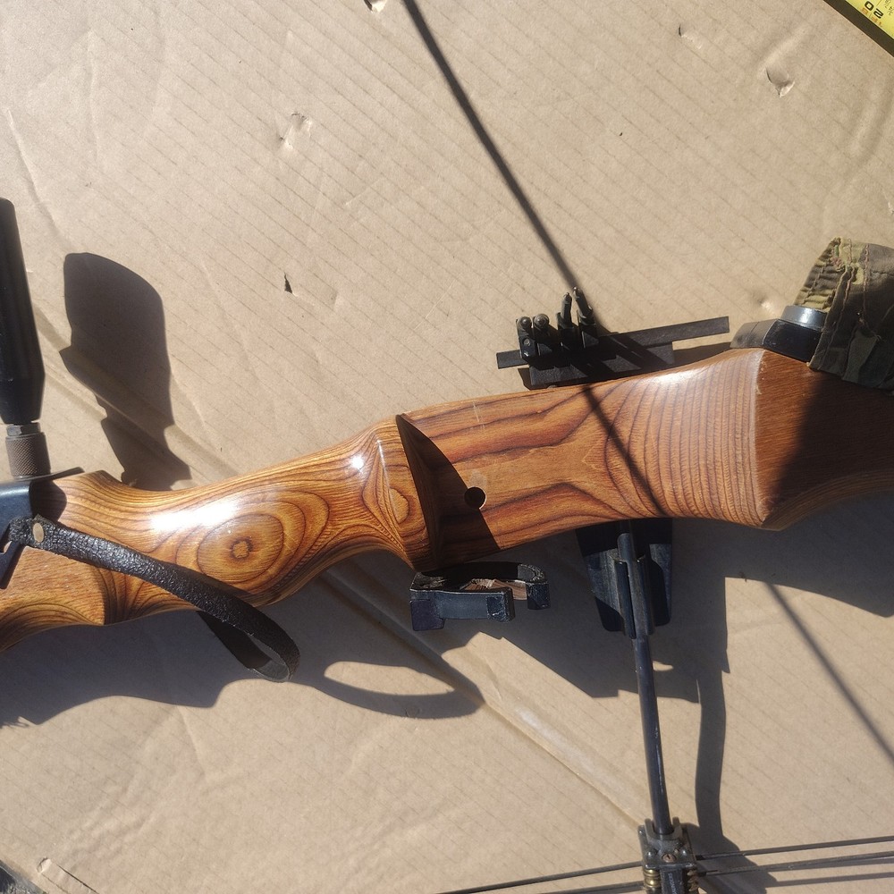 Martin Archery Compound Bow with 4 aiming posts, Saunders damper & arrow guide