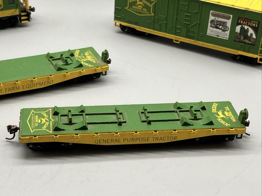 The Danbury Mint John Deere 2-Cylinder Express Train 5 Piece Set Display