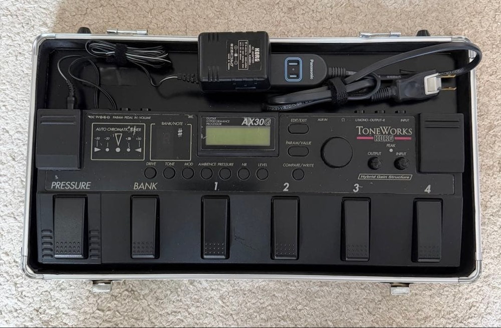 KORG AX30G ToneWorks Multi-Effects Flight case
