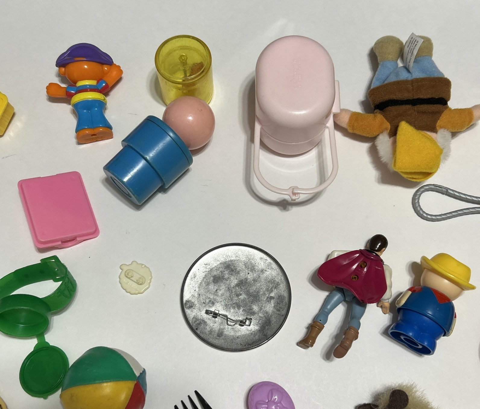 25pc VTG 90s Toy Junk Drawer Lot Elmo Ernie Farmer Hamster Raisin Happy Meal Toy