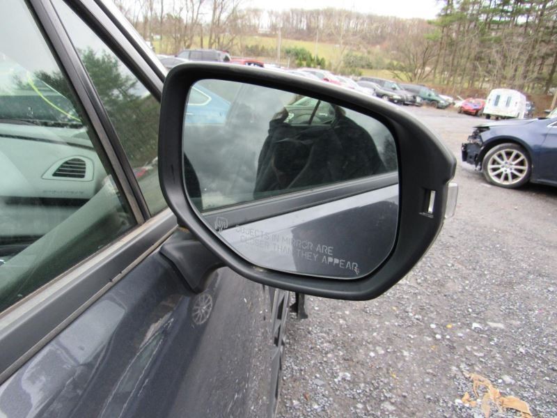 V60 2022 Glove Box 954785