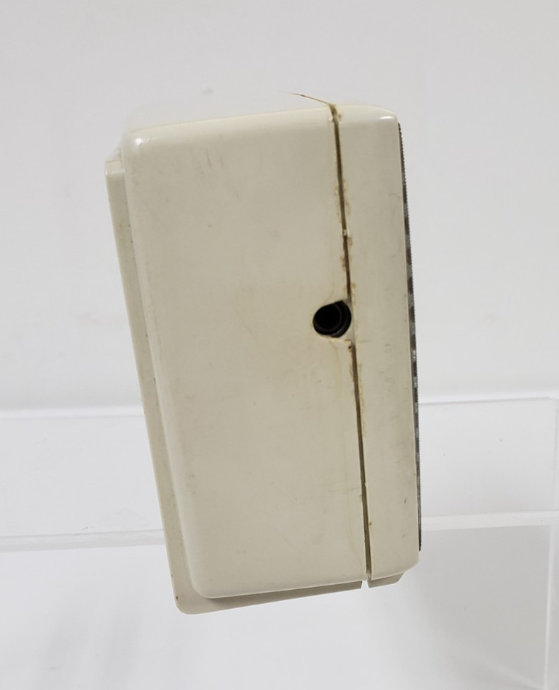 General Electric (GE) Deluxe 7 Transistor Radio Silver cream color UNTESTED