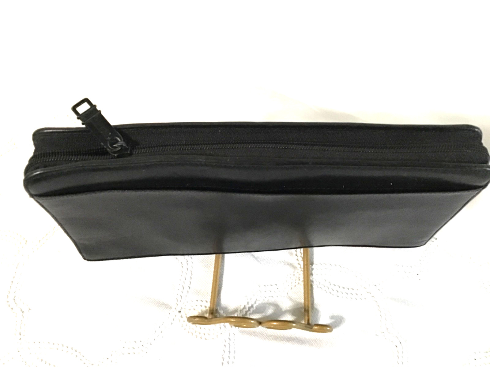 Tumi black leather zip around passport ID organizer travel wallet, 10" x 5" x 1"