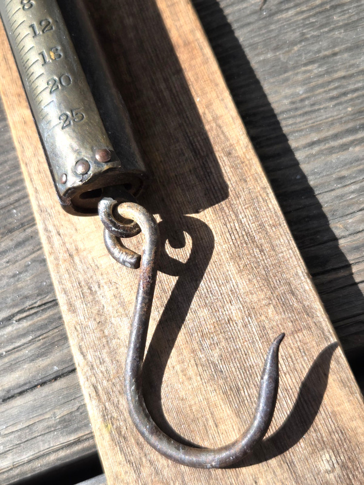 Antique Ring & Hook SPRING SCALE 25 lb.