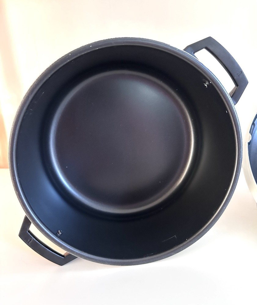 Small Enamel Stockpot With Vented Locking Lid EXCELLENT CONDITION