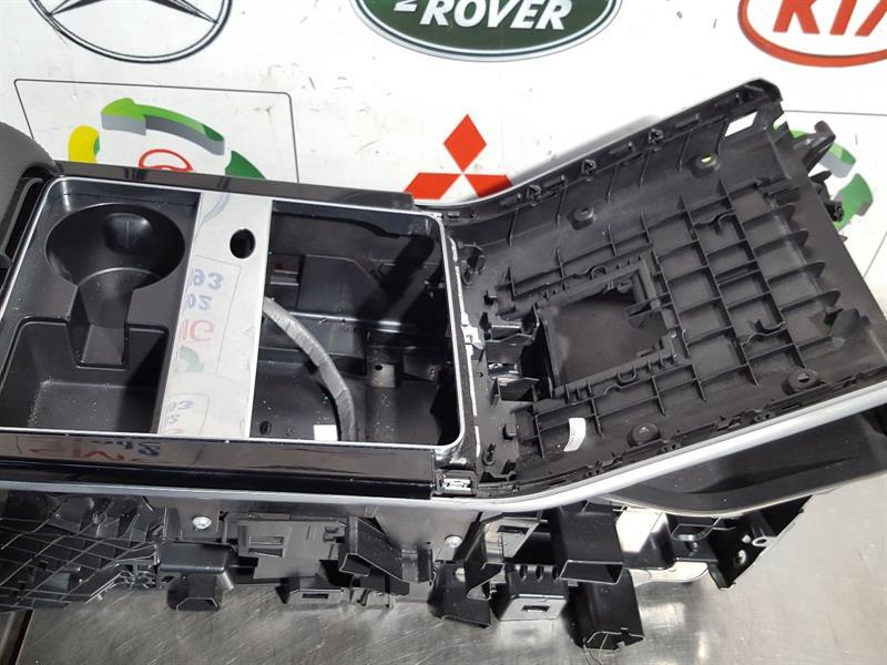 RANGE ROVER VELAR L560 CENTRE CONSOLE