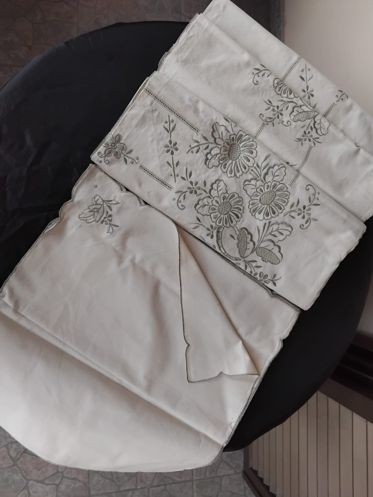 Embroidered Tablecloth 12