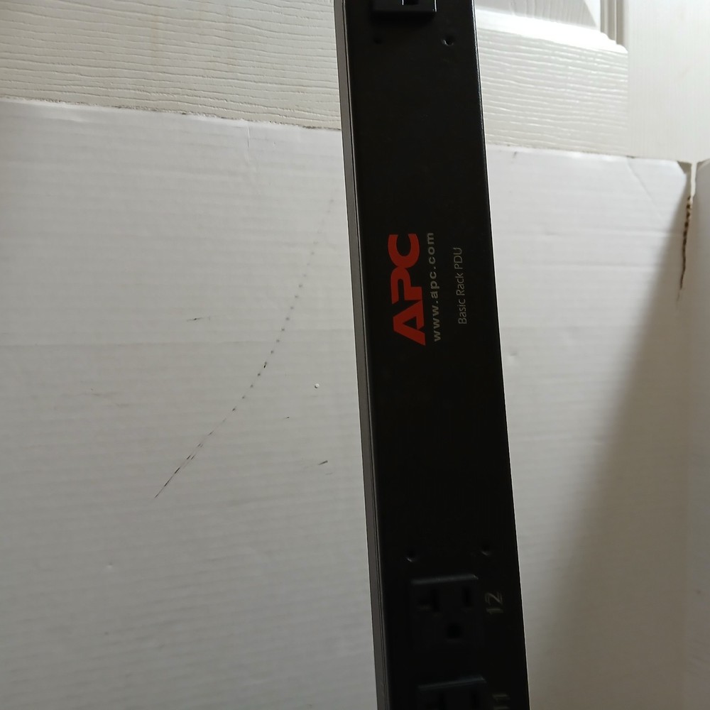 APC AP7530 Basic Rack-Mount PDU - Power Distribution Strip.
