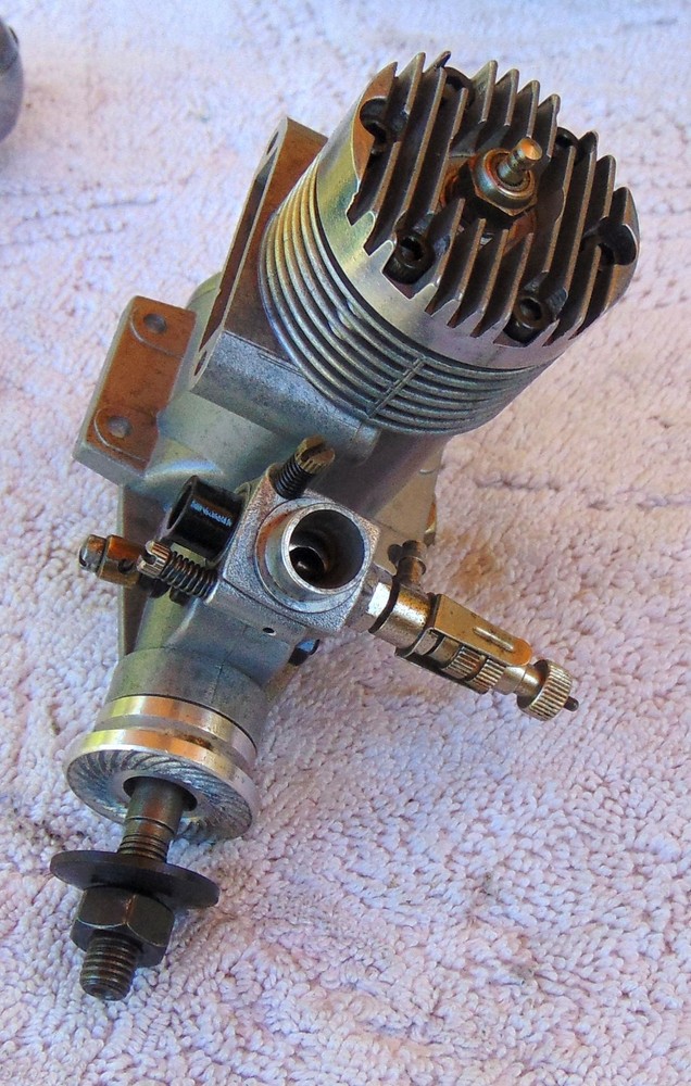 Magnum GP 40 RC Model Airplane Engine W/ Muffler, cleaned