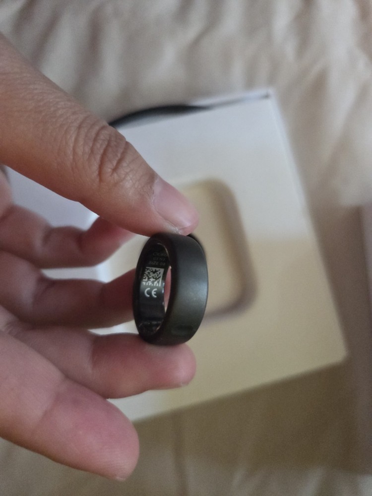 Oura Ring Gen 4 Size 8 black
