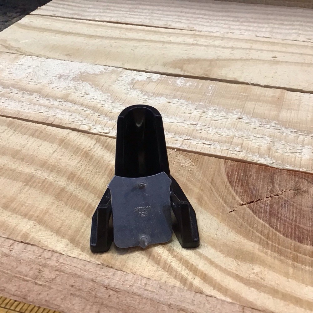 WW2 8th Engineer Pin Back DUI Crest