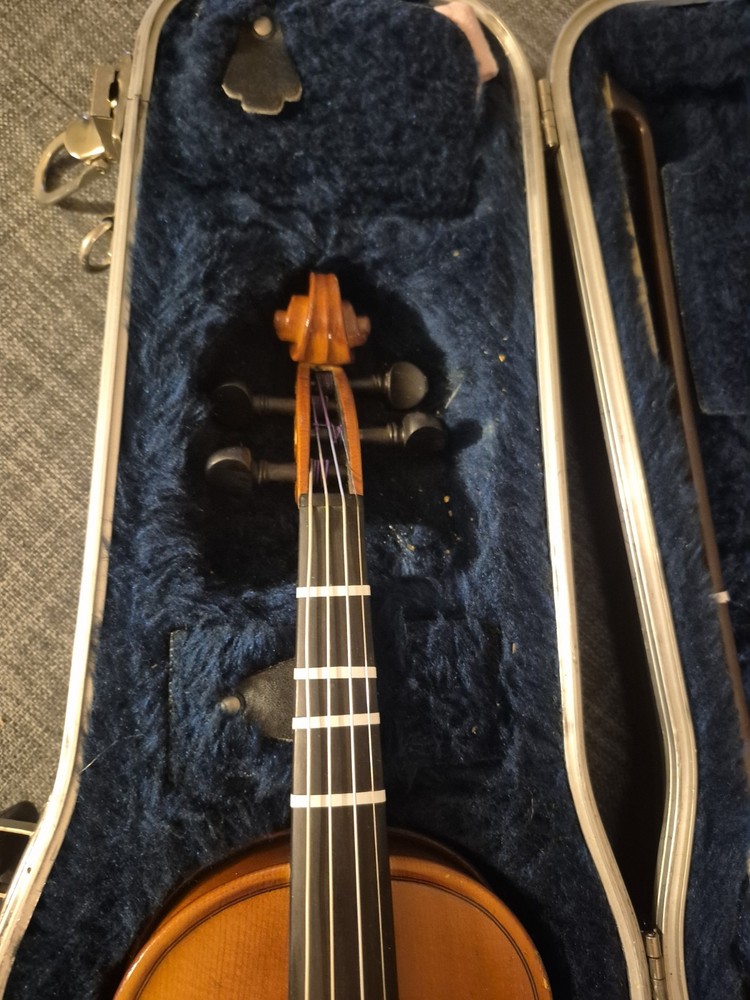 Violin SKB Case with Chin Rest