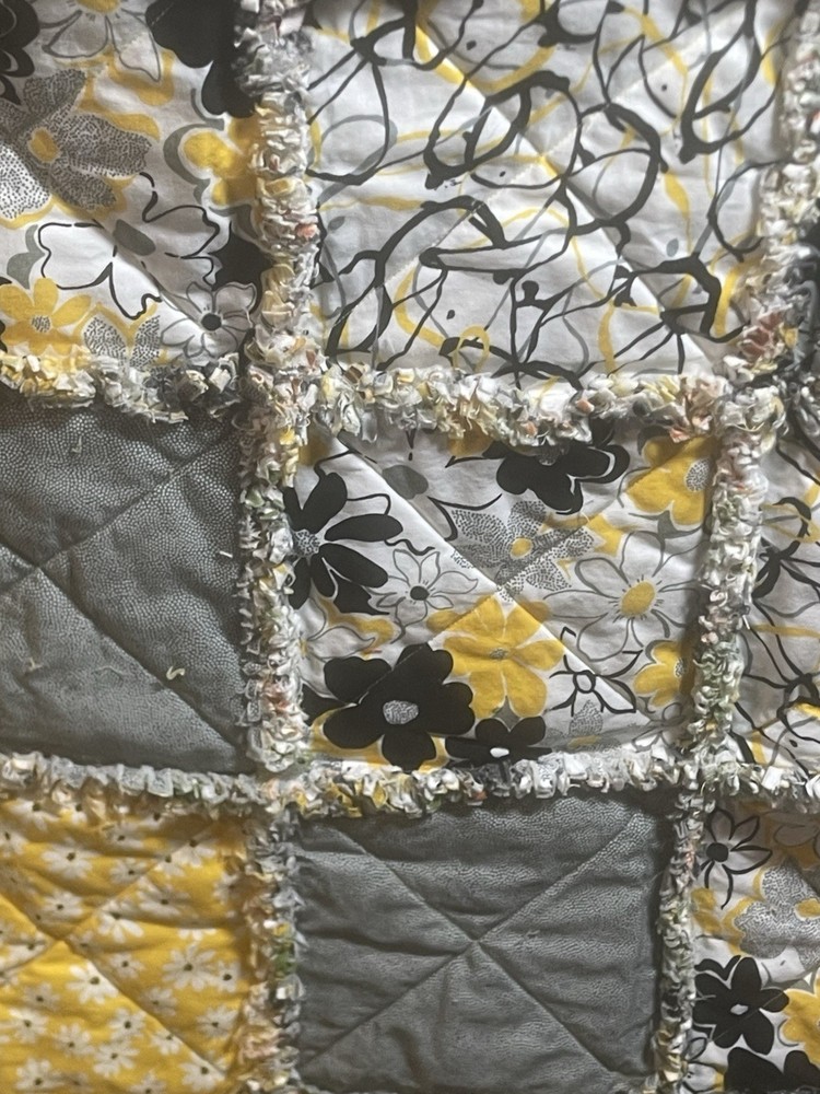 Black and Yellow Daisy Rag Quilts