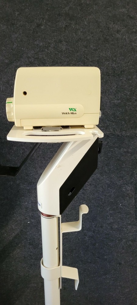WELCH ALLYN LIGHT SOURCE WITH STAND