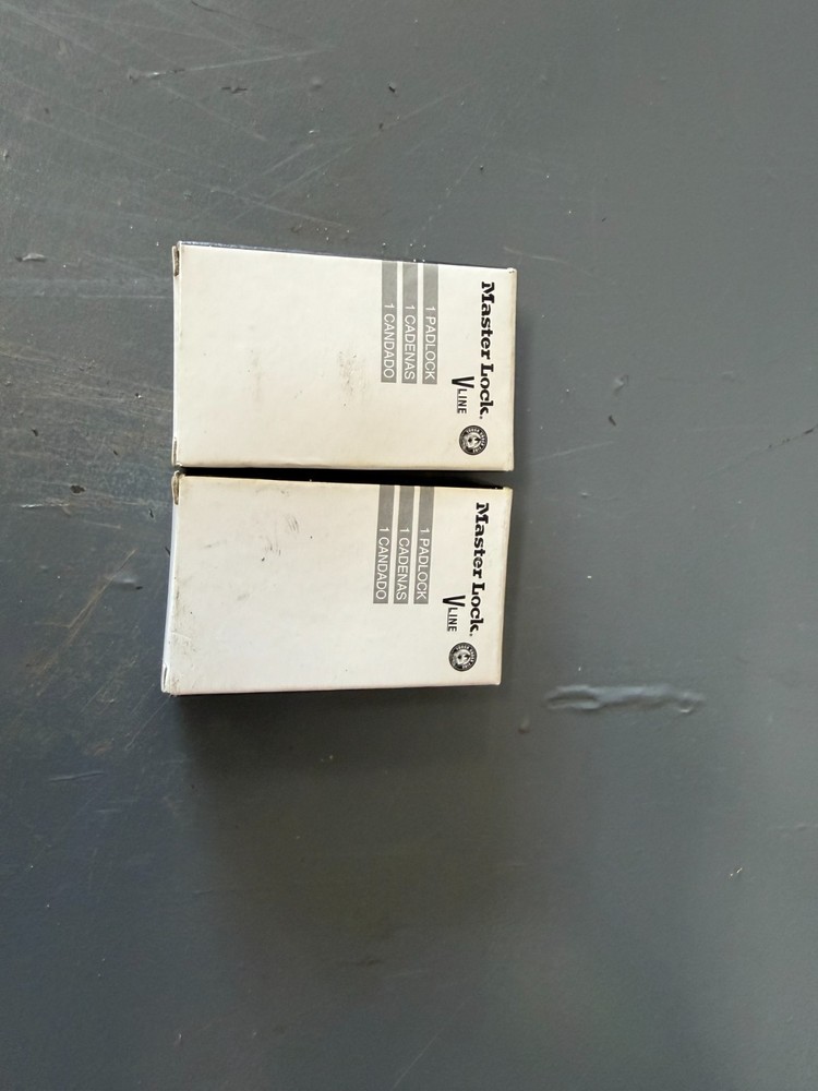 2x Master Lock (4YH24) Gold Rectangle Keyed Alike Shackle Padlock & 2 Keys