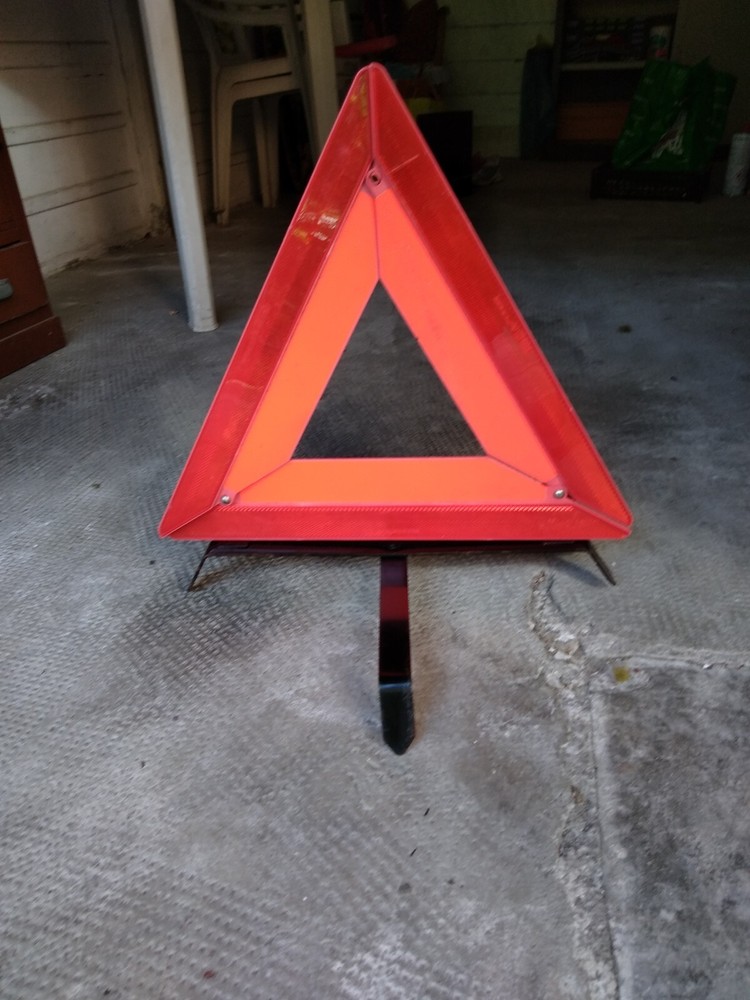 EMERGENCY TRIANGLE ROAD SIGN CAR as pictured