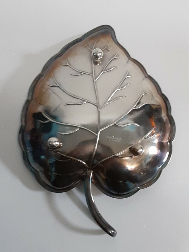 VINTAGE MASTERPIECE SILVERPLATE LEAF DISH