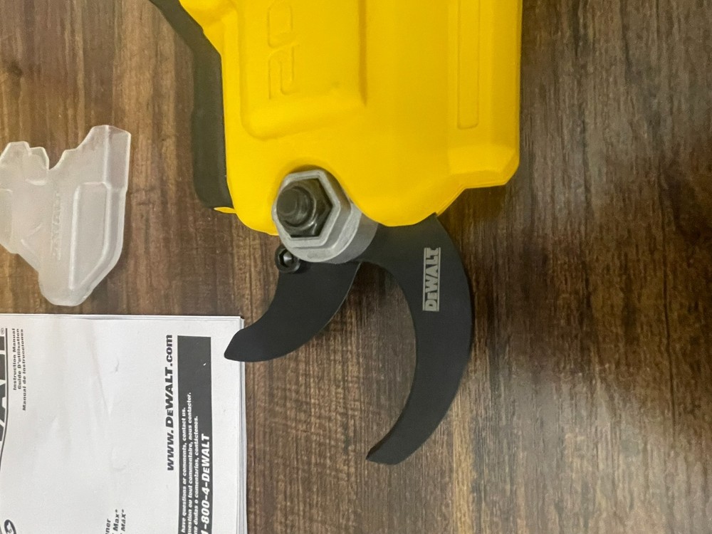 DeWALT 20V MAX Cordless Multi Use Pruner Kit - DCPR320D1 - New Tool Only!