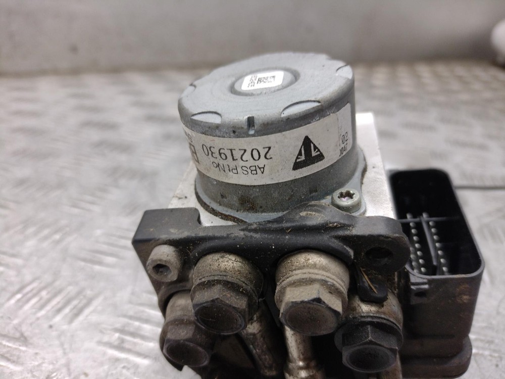 2015 TRIUMPH THRUXTON THRUXTON 1200 R ABS PUMP