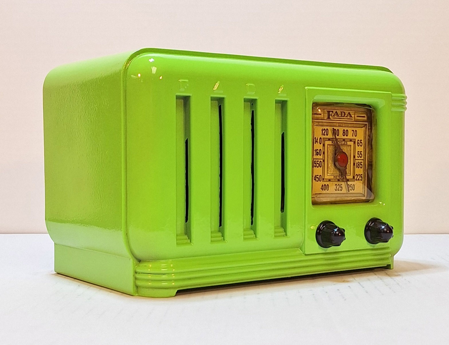 Old Antique Bakelite Fada Vintage Tube Radio - Restored & Working Deco Tabletop