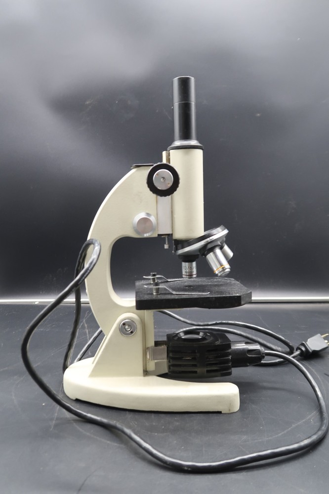 Vtg Lighted Microscope 3 Powers 4X 10X 40X Eagle MFG Model LM180 Works