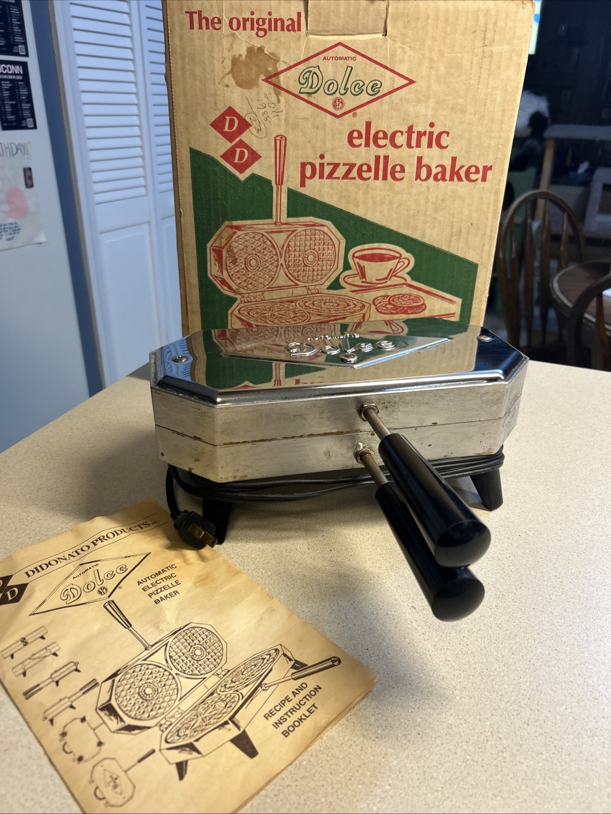 Dolce Automatic Electric Pizzelle Baker Maker Model 300-EP BOX & RECIPE Book