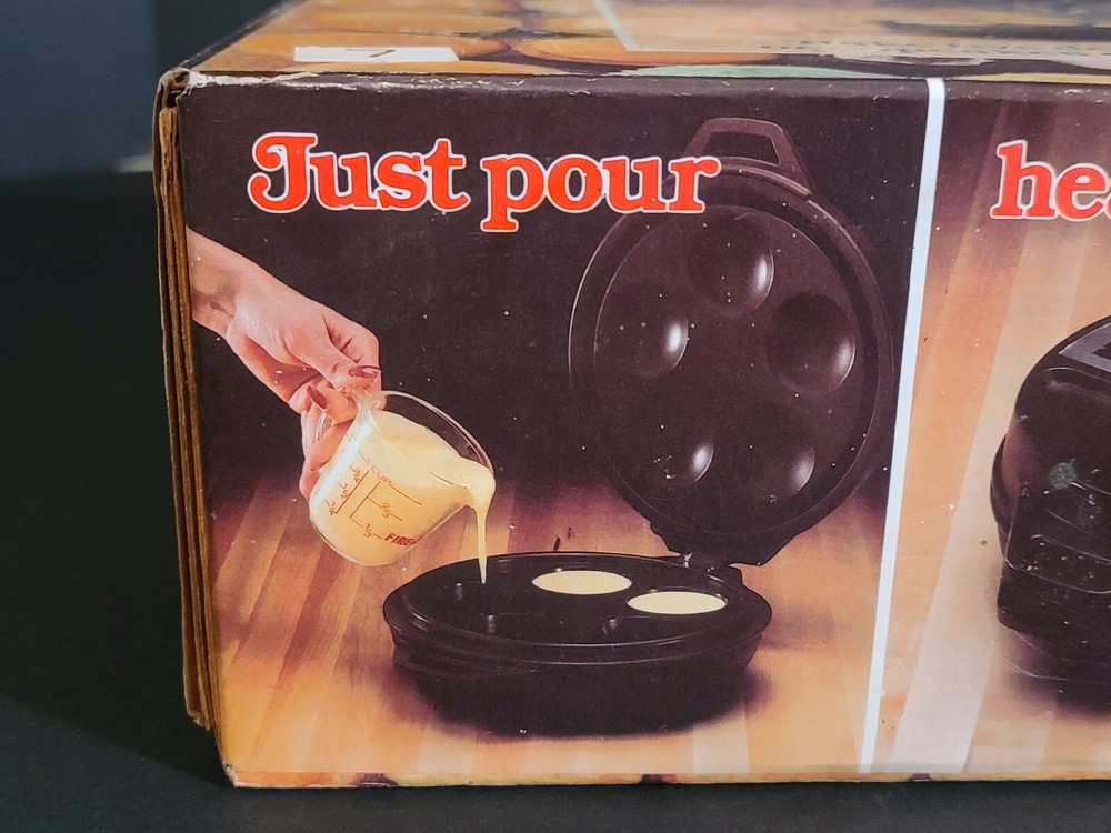 NEW IN SEALED BOX Master Chef•Muffin & Cupcake Bakery•Maker•Model 2401