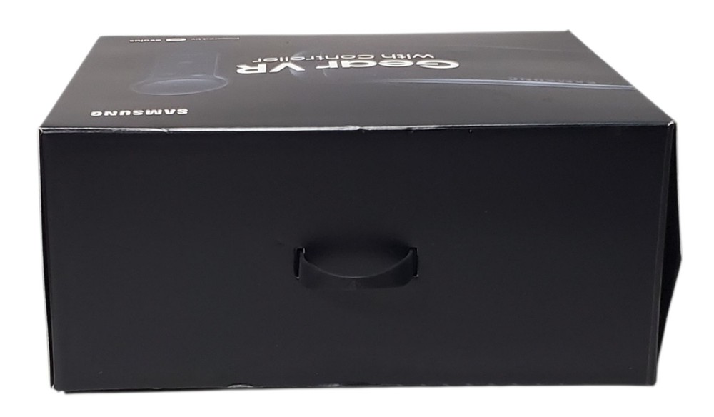 Samsung Gear VR with Controller Powered by Oculus with Original Box SM-R324