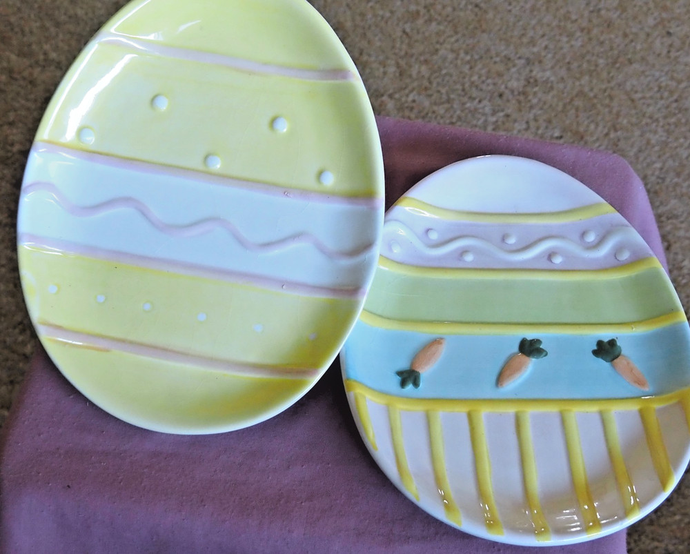 Pair of Easter Egg Shaped Dish’s / Ceramic Egg Shaped Snack Plates
