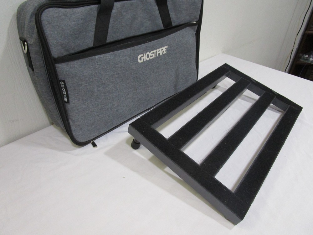 Nice Ghostfire Guitar Effects Pedalboard w/ Case ------------------------- Cool!