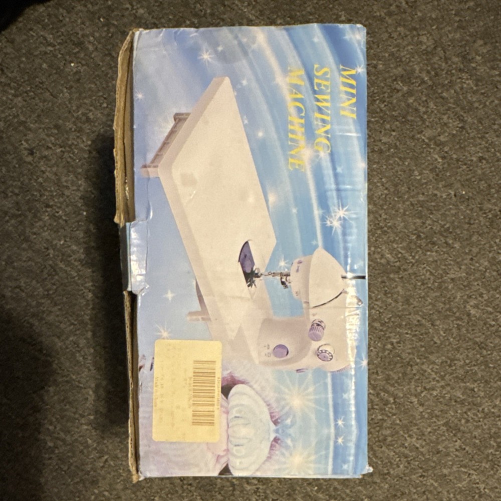 Mini Sewing Machine Electric Two Speed Built-in Light Thread Cutter Easy Bobbin