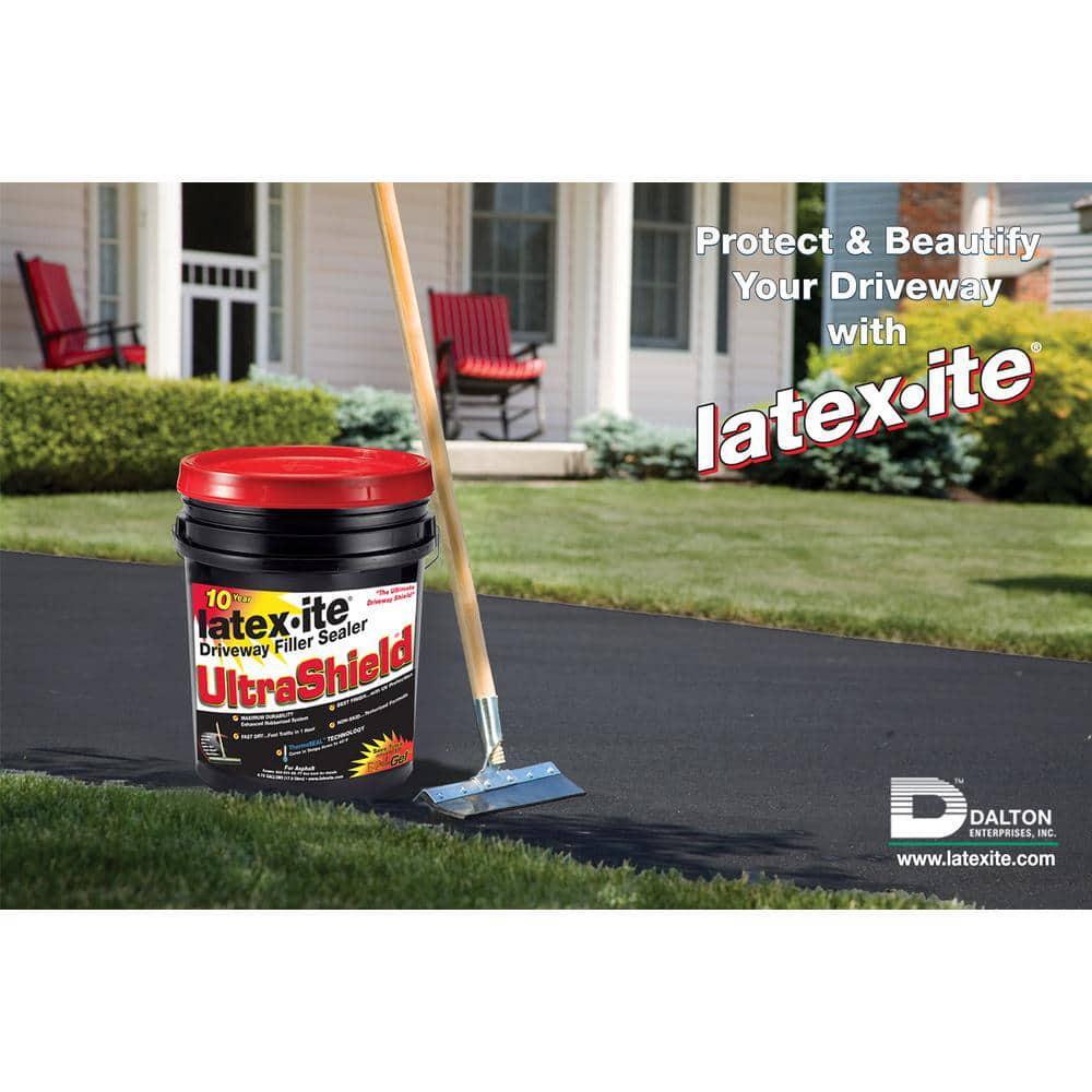 Driveway Asphalt Filler Fast Dry Sealer 4.75 Gal. Ultra Shield Rubberized Latex