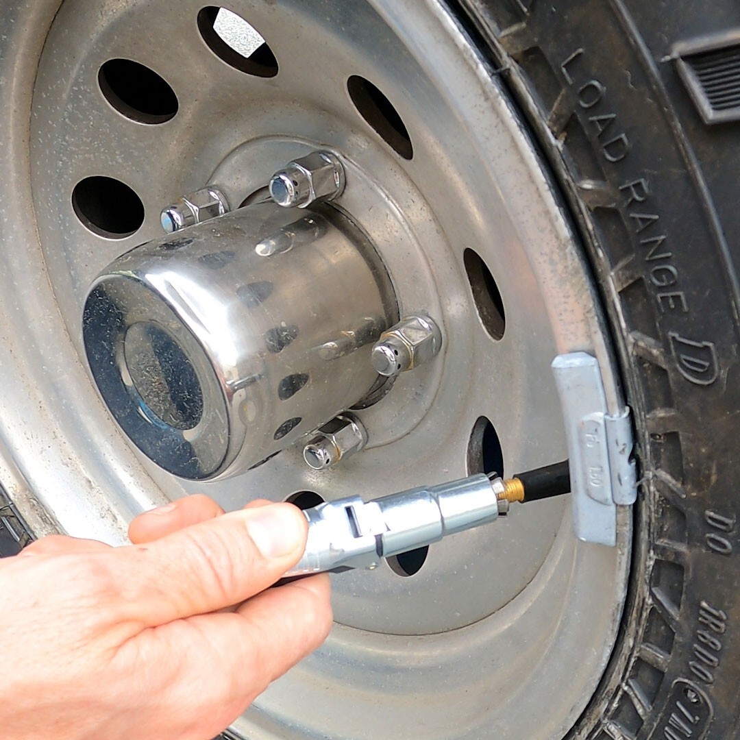 LOCKNFLATE® LOCKING AIR CHUCK