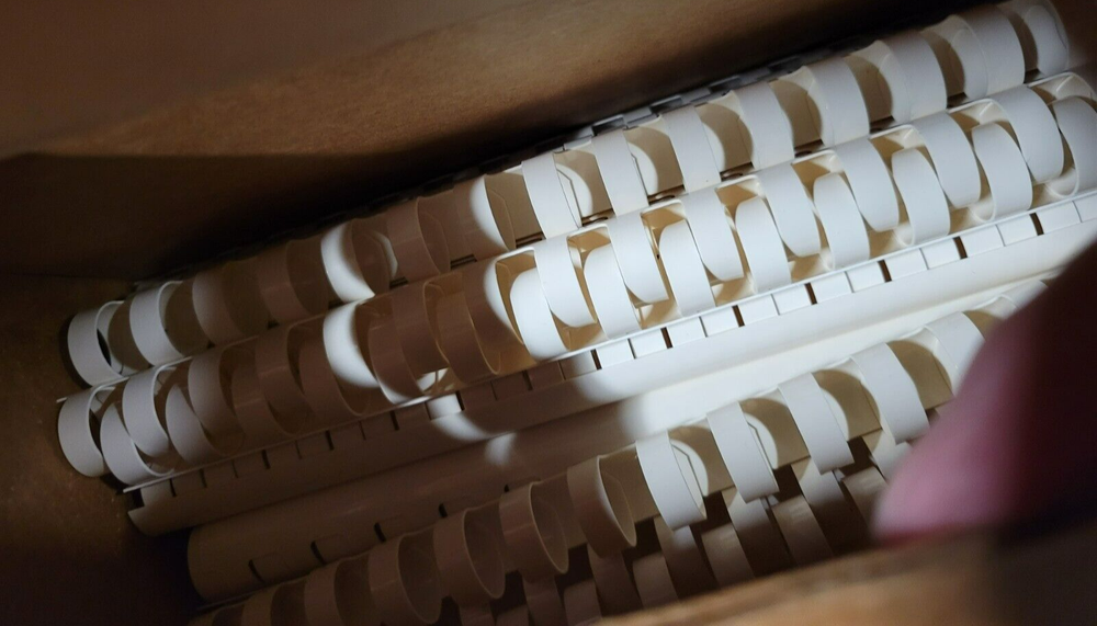 GBC CombBind Plastic Presentation Document Binding Spines - 5/8" White - 100 Pcs