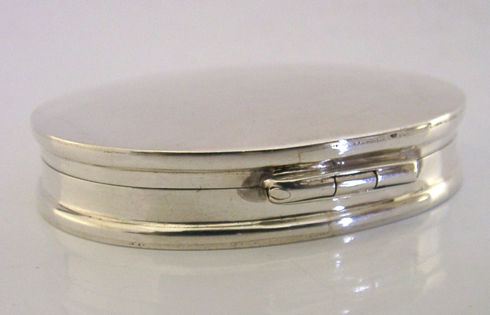 MINT QUALITY ENGLISH SOLID STERLING SILVER BOX 2004 2.25inch