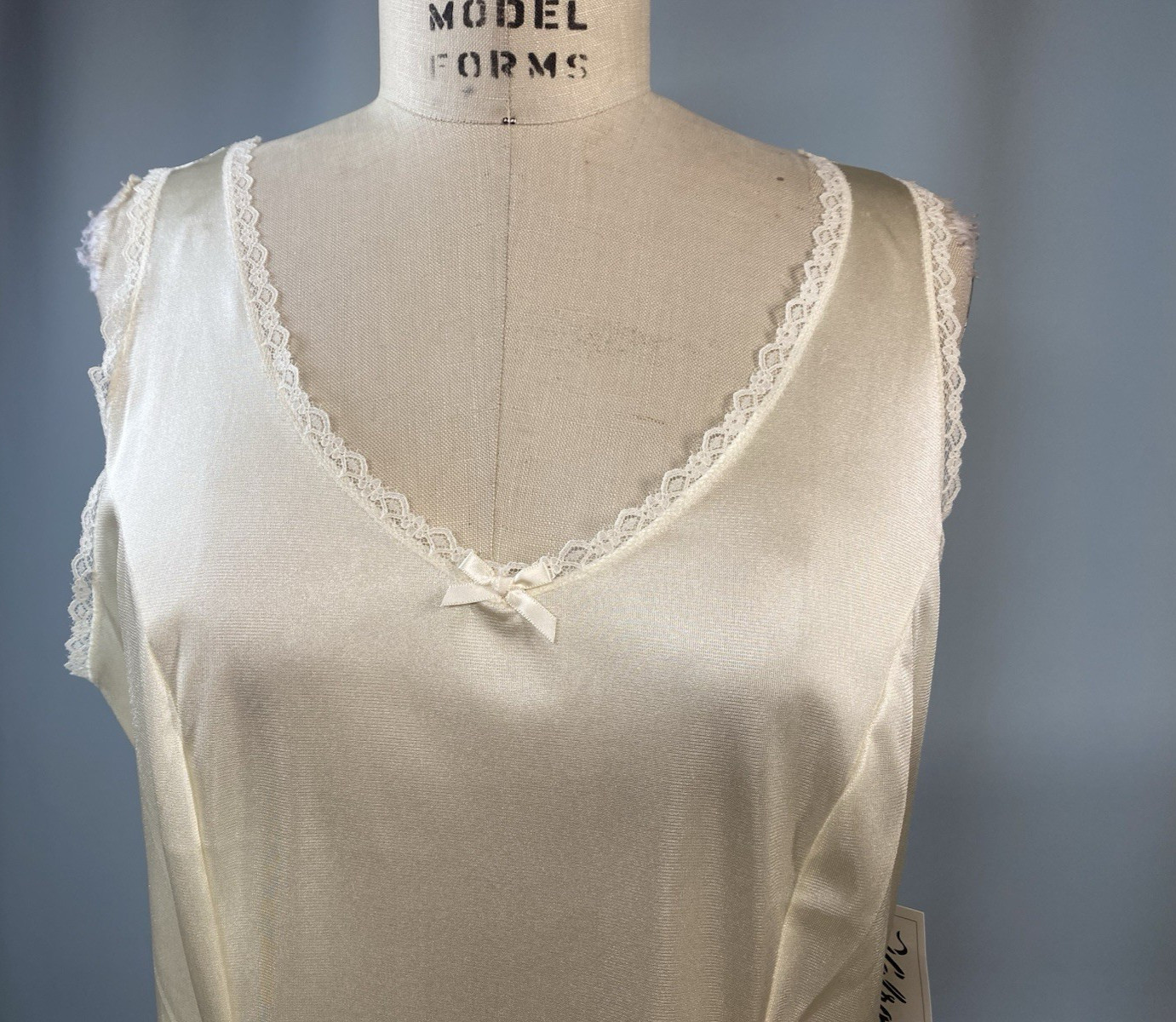 NEW NWT Full slip SIZE 40 LARGE 12/14 Ivory nylon modest VELROSE classic