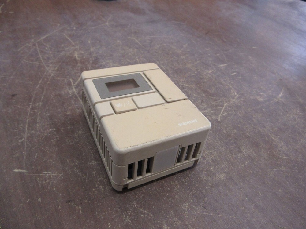 Siemens Room Temp. Sensor 544780FA w/ Display *Broken Mounting* Used