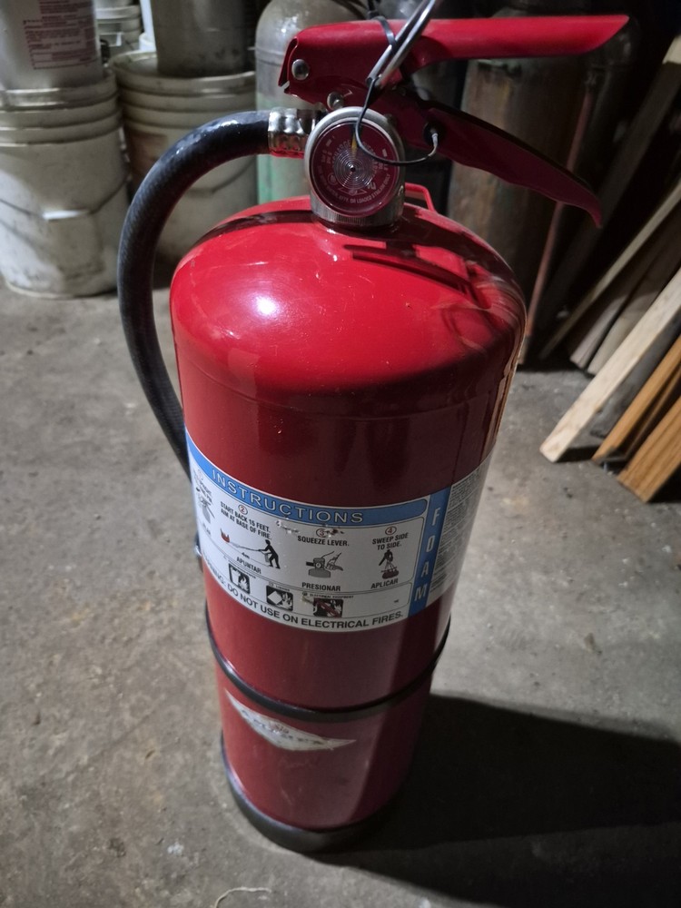 Amerex 2.5 Gallon FOAM Refillable Fire Extinguisher Class 2-A Model 252 Red VERS